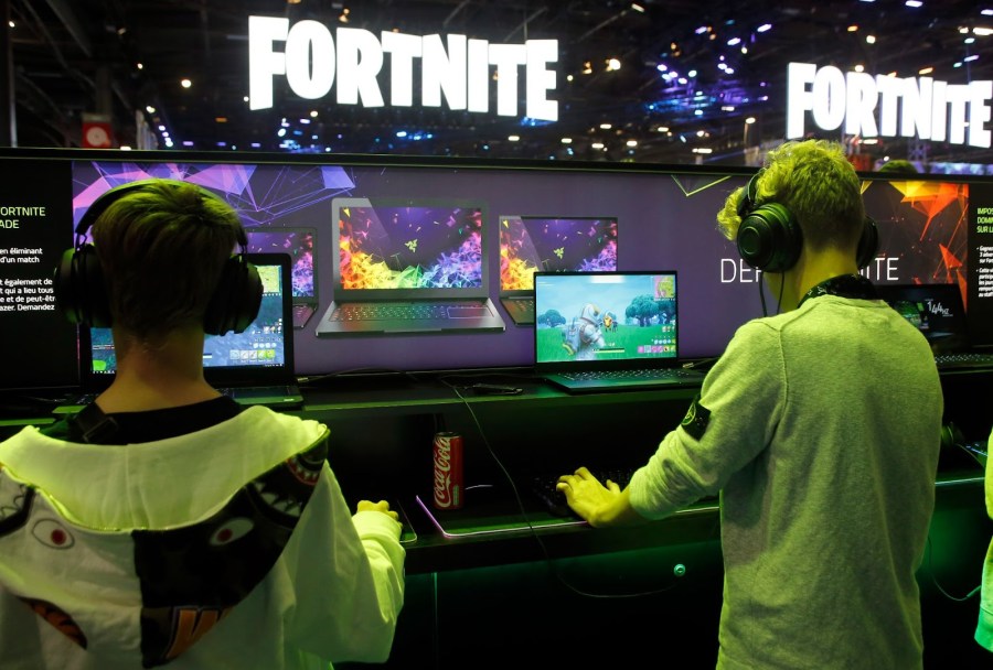 Fortnite' Pro Banned For Life For Using Aimbot, Issues Apology Video -  GAMINGbible